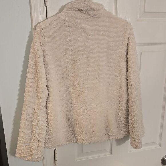 Patagonia Women's Cream Fleece Jacket - Picture 5 of 5